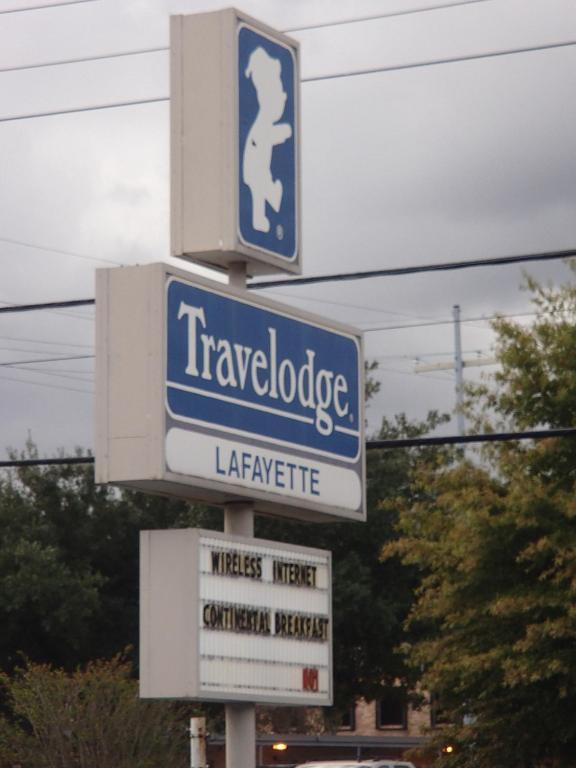 Travelodge By Wyndham Лафайет Екстериор снимка